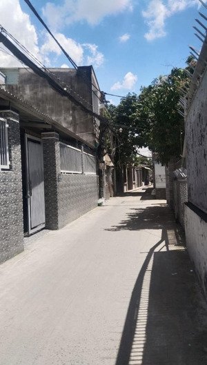 cách mt mai thị lựu vài bước chân, gần cv lê văn tám. 3tấm (5,2m x 13,6m). p.bến nghé - quận1