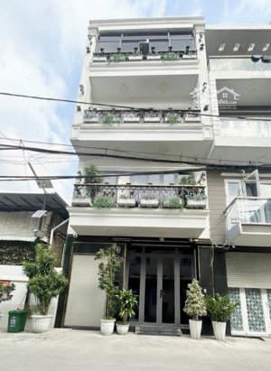 lạc long quân 5,3 x 11 đường 8m - ô tô ngủ nhà nhỉnh 10 tỷ .