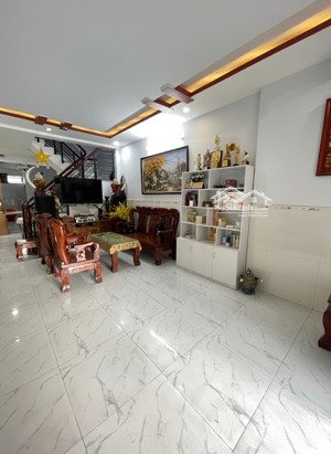 bán gấp nhà 2 tầng 4m x 15m. ô tô vào nhà giá 4 tỷ 590 tl