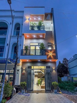 siêu phẩm nhà 1 trệt 2 lầu nội thất cao cấp, hiện đại ,số 132 đường d7 kdc hồng loan tp cần thơ