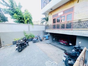 biệt thự mặt tiền thủ đức - 400m2, 18x25m, 5t + hầm, gần giga mall phạm văn đồng, chợ thủ đức, ql13