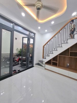 nhà mới tinh - ni sư huỳnh liên tb 2 tầng full nội thất nhỉnh 4 tỷ.