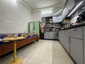 cho thuê tầng trệt vừa ở vừa kd. ngang 6m chỉ 4,8 tr/th