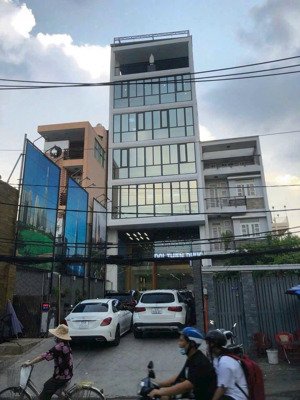 chỉ 180tr! tòa nhà mt: 8m x 35m, hầm 7 tầng ung văn khiêm, bình thạnh, hdt 200tr giá 50 tỷ