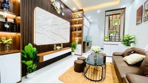 em chính chủ cần bán nhà phường vĩnh hưng, 34m, 5 tầng- 7,1 tỷ bao phí sang tên,2 nhà ra ô tô tránh