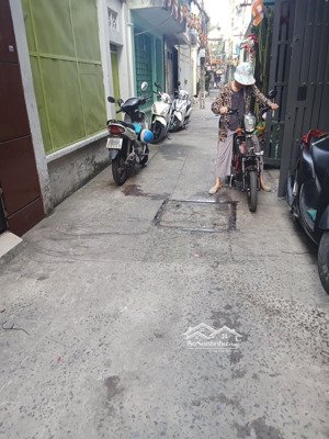 nhà hẻm xe hơi 3 tầng , đường âu dương lân q8, sát mặt tiền diện tích 4 x 15 giá 6,8 tỷ