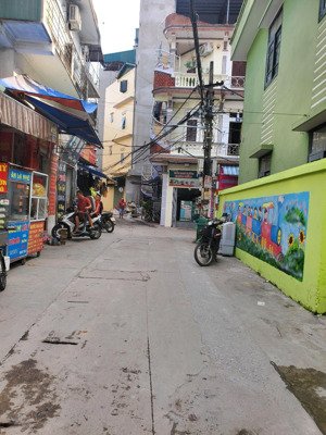 5.4 tỷ. ở - đầu tư. lô đất 40m2, mặt tiền 4m. đường 2.9m, cách ô tô 100m. nguyên xá - minh khai