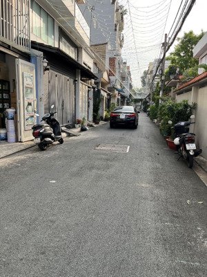 nhà đường xe tải ngay huỳnh văn bánh, 52m2 thông ra trường sa, giá tốt kv.