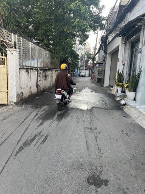 bán nhà hẻm 247 hoàng hoa thám. oto đậu cửa. cả nhà định cư nước ngoài nên cần bán gấp.