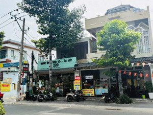 bán 2 căn nhà mặt tiền huỳnh văn lũy ngang 15m, có nguồn thu 30tr/tháng (360tr/năm)
- dt : ngang 1