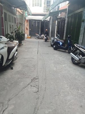 nhà mới hẻm xe hơi 4 tầng.duong âu dương lân ,quan 8 sát mặt tiền đường ,diện tích 3 x 13 giá 6,9 t