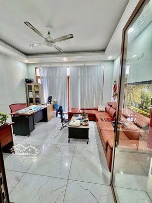 bán nhà 2 tầng, 4,2 x 11m, hẻm xe hơi 4m, đường bình long, nhỉnh 4 tỷ ( tl )