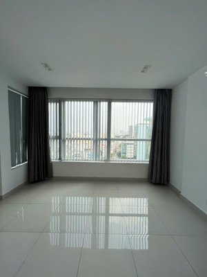 cuối năm kẹt tiền tôi cần bán căn officetel sky center, diện tích: 60m2 - giá bán: 4tỷ150