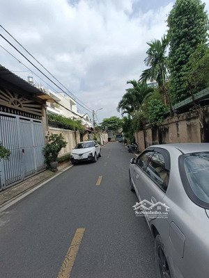 nhà 3 tầng mới 100%, 6pn, hẻm nhựa 8m thông, sổ vuông hoàn công, gần đô. xuân hợp, plb.