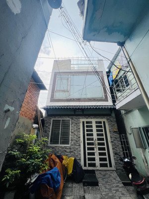 nhà 2 lầu sân thượng ngay ngã 5 quang trung f10 gv. 4.5x11