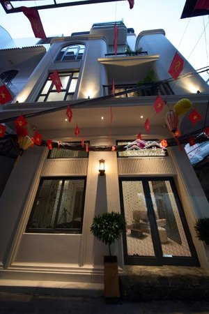 bán nhà siêu phẩm xây mới giảng võ, 36m2, 5 tầng lô góc 3 thoáng, ô tô đỗ cửa. 15.5 tỷ