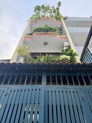 q10 cmt8 vị trí kinh doanh ô tô đậu cửa nhà 4 tầng chỉ 7.9 tỷ