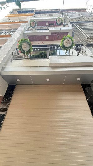 nhỉnh 10 tỷ có nhà mới phân lô 4tầng - nội thất đầy đủ - ôtô vào nhà ngọc thuỵ - long biên 2 thoáng