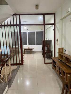 cần cho thuê nhà ngõ 115 an dương : 3 phút là ra chợ an dương, 2 phút ra trường tiểu học,