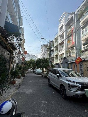 đường 9m sát mt lê văn thọ, p14, gò vấp. 4x14,5m. 4 tầng. chỉ 8tỷ8.
gần trung tâm văn hoá thể thao