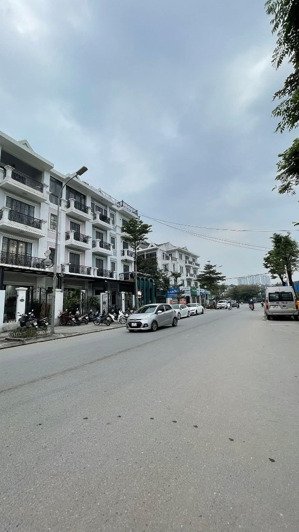 mặt phố kdt đại kim 139m2 x 5 tầng x mt22m lô góc - thang máy - kinh doanh sầm uất. lh 