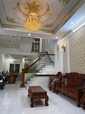 nhà 5 tầng hẻm 7m, có sân rộng đỗ được nhiều ô tô, đường số 15 hiệp bình phước, nội thất cao cấp.