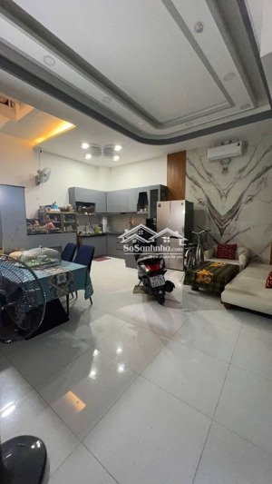 bán nhà hoa sứ, phú nhuận, 40 m2 ngang 6m, 4 tầng, sổ vuông a4, chỉ 7.5 tỷ tl