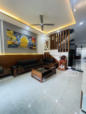 nhà 3 tầng, hẻm xe hơi, ngay vạn phúc city hiệp bình phước.