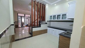 bán nhà tại đường song hành, 5 tỷ, 42m2, 2pn, 2wc, giá ưu đãi chỉ với 5 tỷ