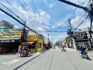 hàng ngộp, nhà 2 mặt tiền kinh doanh đ. hoàng diệu 2, 6x22m, kế đại học ngân hàng, đang kinh doanh