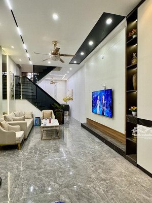 chủ nhờ bán căn nhà trên đường hoàng văn thái thanh xuân