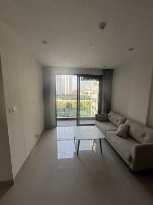 chính chủ cho thuê 10 triệu/th căn lô góc 3pn 2vs op1 full nội thất cao cấp cạnh technopark