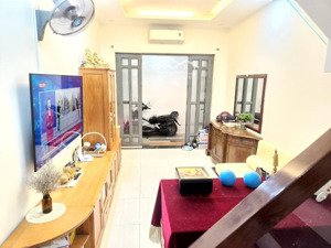 2.1 tỷ - nhà 3 tầng full nội thất quận 3, đường trần văn đang