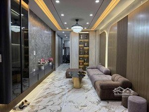 oto đỗ cổng, cổ nhuế, từ liêm, 40m2 x 6 tầng thang máy, chỉ 8.5tỷ, sẵn ở kéo vali ờ luôn.