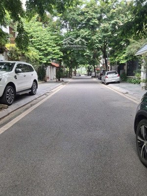 siêu phẩm đầu tư nhà phân lô trần quốc hoàn thang máy gara ô tô 65m2 x 6 tầng. giá 26tỷ9