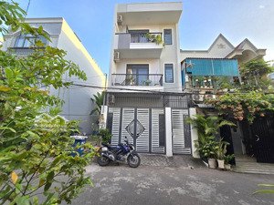 bán căn hộ dịch vụ hẻm 72 làng tăng phú , tnpa,q9- 1 trệt 2 lầu . có 6 phòng dt: 100m2, sàn 197m2.