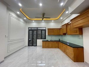 hàng hiếm. bán nhà mới phường hiệp bình chánh, thủ đức. giá từ 7,9tỷ đến 8,3tỷ tùy căn vị trí