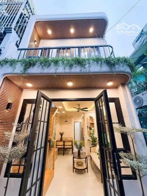 gấp cần bán nhà b.thạnh sổ sẵn chỉ 3 tỷ500 40m2 vuông vức hẻm oto5m sang tên ngay lh gấp để xem nha