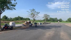 cần bán gấp lô đường 24m trục chính dự án giá chỉ 2ty1 diện tích 100m2 liên hệ mr đức để xem đất ah