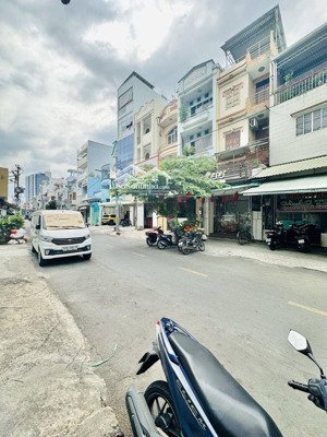 nhỉnh 5 tỷ nhà mới đẹp phun nội thất dt 4x16 dọn vào ở ngay