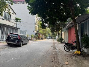 chính chủ cần bán gấp lô đất đẹp nằm tại trung tâm khu đấu giá thuộc tổ 8 thạch bàn, long biên