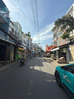 nhà vuông vức giá cực tốt 80m2 mà giá chỉ 4,5 tỷ mọi người nhanh tay chốt