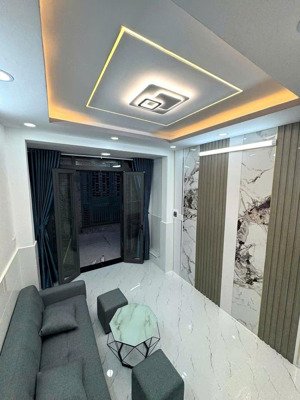 cần tiền cuối năm chủ bán gấp căn nhà mới đẹp 3 tầng 27m2 có 5pn hẽm 4m vào ở liền đón noel