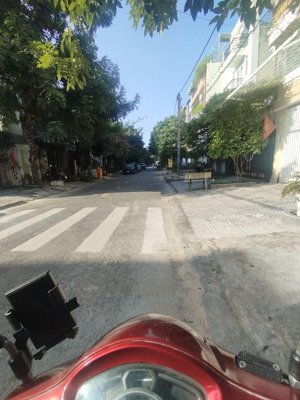 bán đất tặng nhà cấp 4 khu vip tân phú 100m giá chỉ 9ty2 bớt lộc ko lộ giới ko quy hoạch