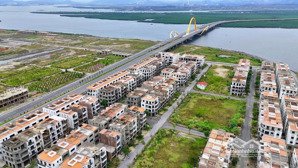 flc tropical hạ long, sát vịnh, 75m2 giá 20tr/m2 đất. 