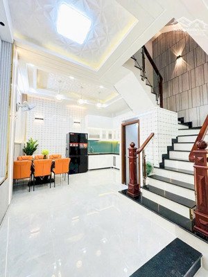 bán nhà, hxh 6m, huỳnh tấn phát, nhà bè, 5m x 11m nhà 3 tầng, st, full nt, giá : 6,9 tỷ.