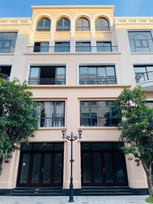 cắt lỗ liền kề vin ocp2. hoàn thiện 2 tầng, gần vinschool, gần công viên, sẵn sổ. lh: 