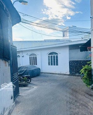 hxh bến vân đồn cạnh goldview hẽm thẳng 1 lèo tới nhà - sát bên q1