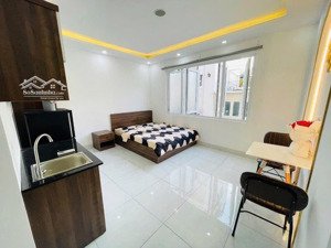 phòng trọ full nội thất rộng gần 40m2 cửa sổ thoáng_có thang máy ngay vx ngã sáu cộng hoà, ntmk q3