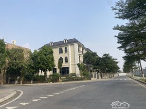 chủ nhà gửi bán căn btsl k3 starlake - dt 215m2 - giá 660tr/m2 có thương lượng sâu cho ac mua nhanh